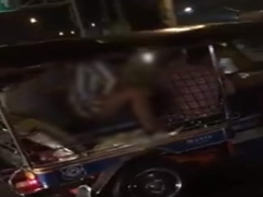 หลุดxxx มาแรง คลิปมีเซ็กส์บนตุ๊ก ๆ นักท่องเที่ยว หนุ่มสาว ขย่มควยกันบนรถ แบบไม่สนโลก กันเลยที่เดียว